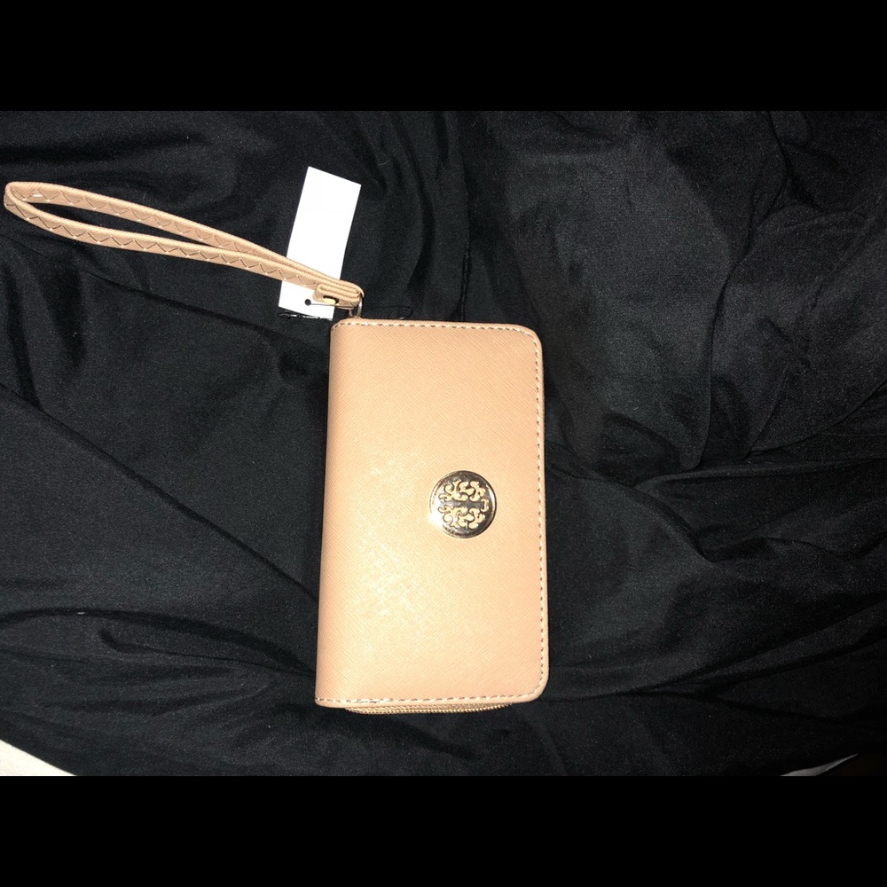 Wristlet wallet